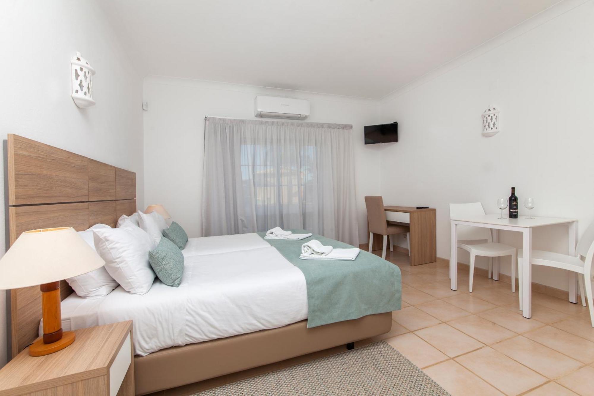 Atalaia Sol Aparthotel - Tennis & Heated Pool In Winter ラゴス エクステリア 写真